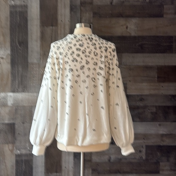 Democracy white sweater medium sparkly gray silver leopard print glam holiday - Picture 9 of 12